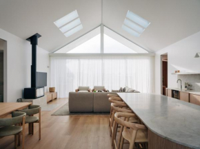 The Bay House - Luxury house in Opossum Bay with fire pit and pizza oven